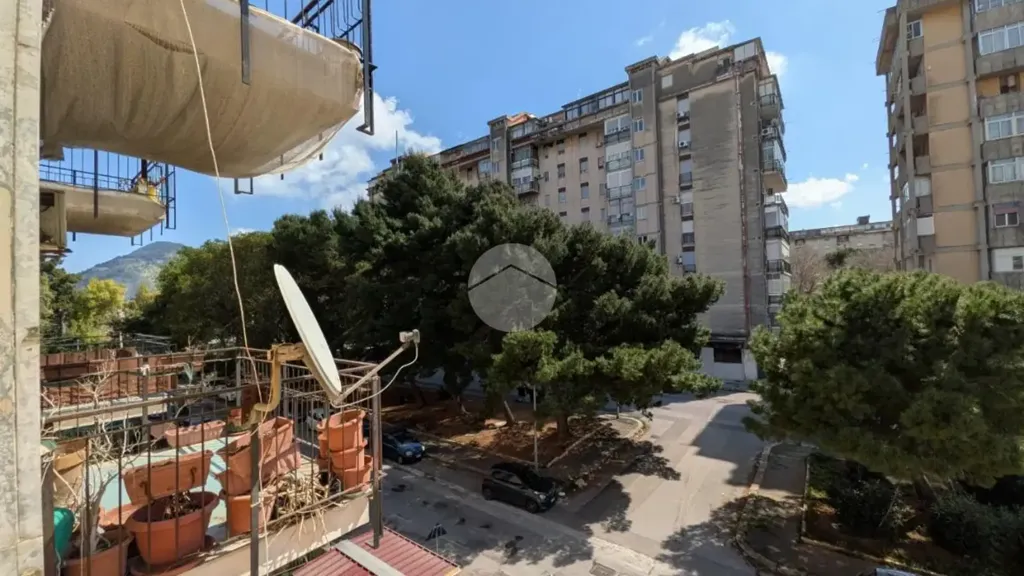 Balcon - 5-Room Apartment with Balcony in Palermo