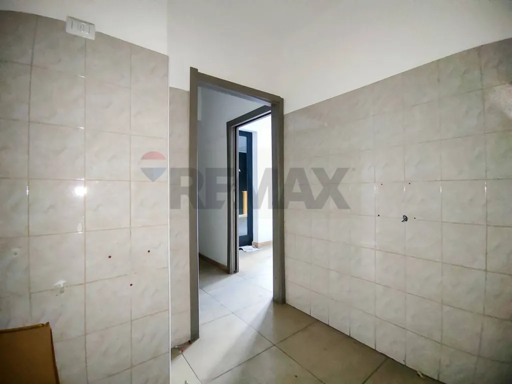 Entrée - Shop with Double Frontage in Catania's Borgo