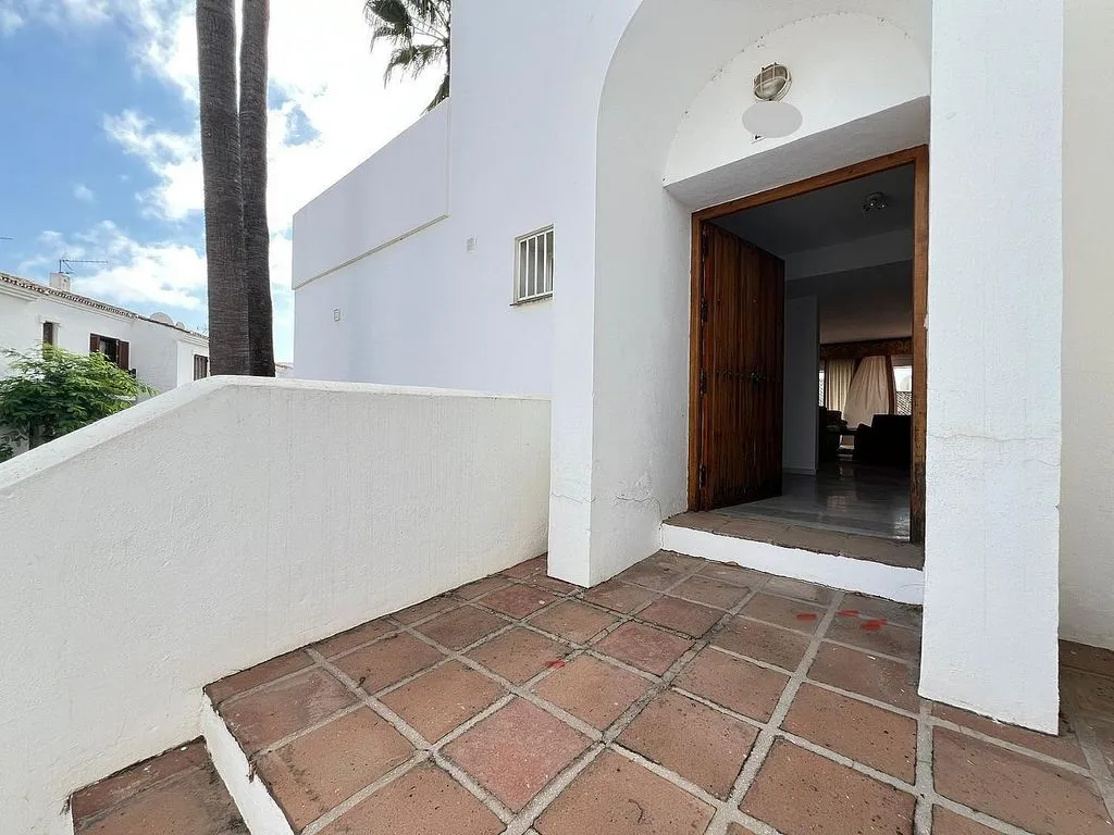 Terrasse - Semi-detached House with Pool on National Road