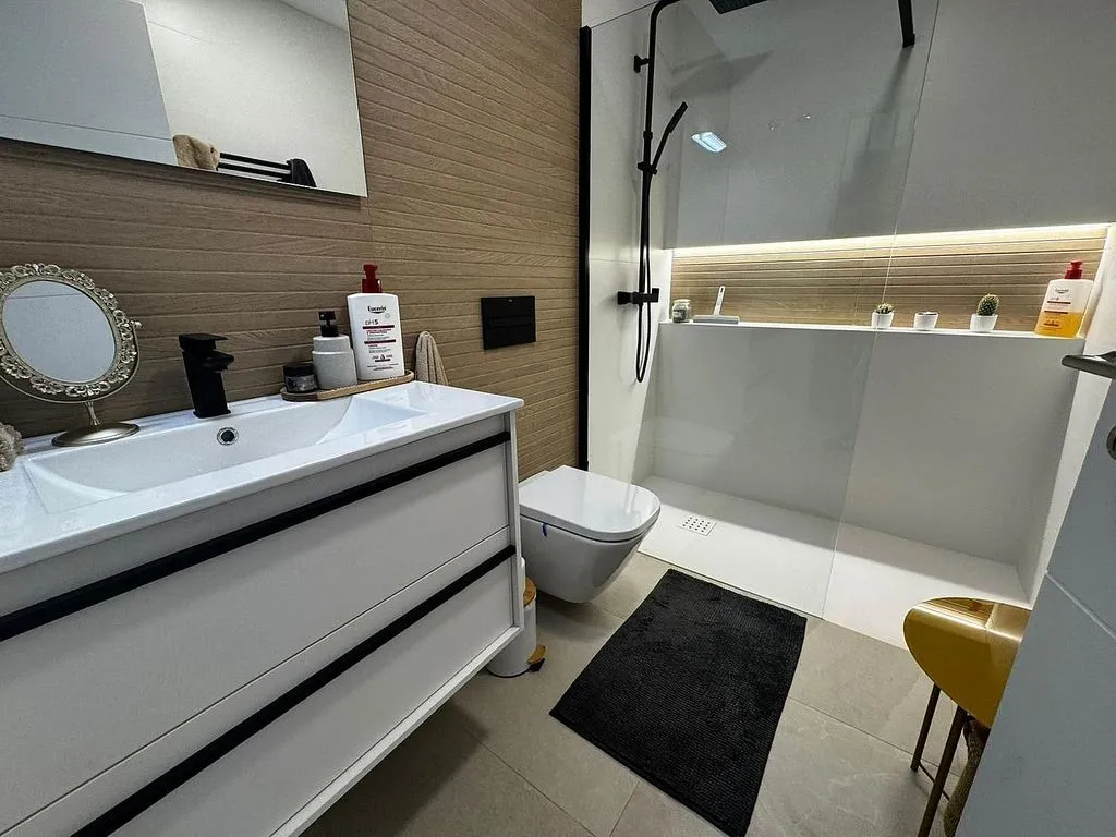 Bathrooms - Duplex with Pool and Terrace in San Pedro del Pinatar