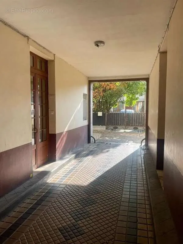 Entrée - Studio Ancien avec Charme au RER D Saint-Denis