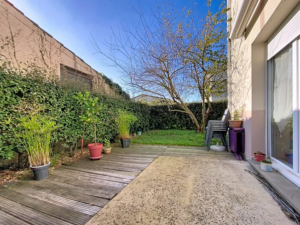 Jardin - Villa avec Piscine et Jardinet à Biscarrosse
