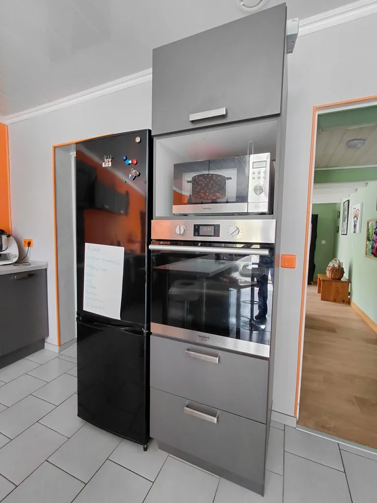 Cuisine - Bungalow avec jardin paysagé à Les Lèches