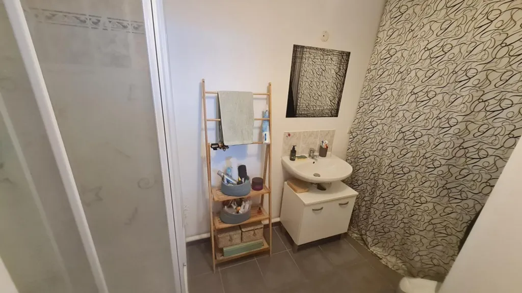 Bathrooms - Duplex Apartment with Terrace in Quiet Residence