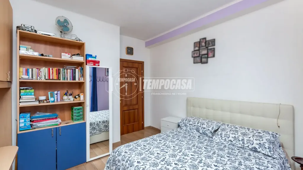Chambres - Four-Bedroom Apartment with Central Heating in Moncalieri