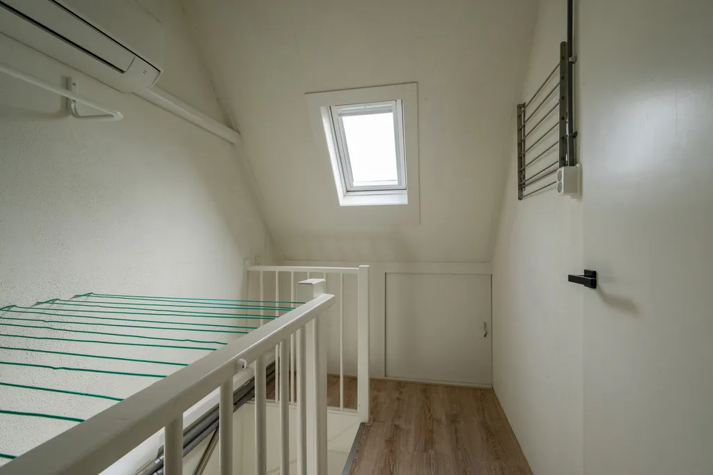 Magamistoad - Spacious Semi-detached House with Garden in Leerdam