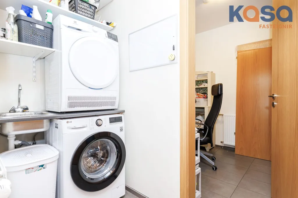 Buanderie - 3-Bed Apartment with Balcony in Naustahverfi