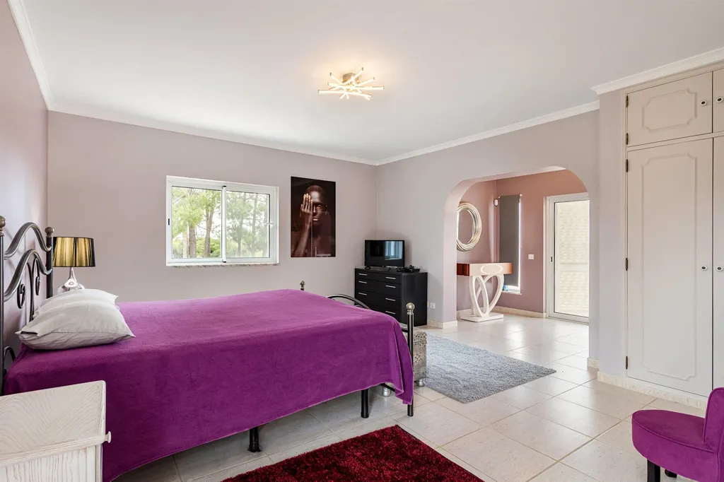 Bedrooms - Detached House with Pool in Loulé, Portugal
