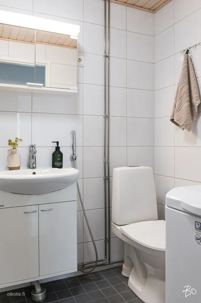 Salles de bain - End-Unit Apartment with Balcony in Armonkallio, Tampere