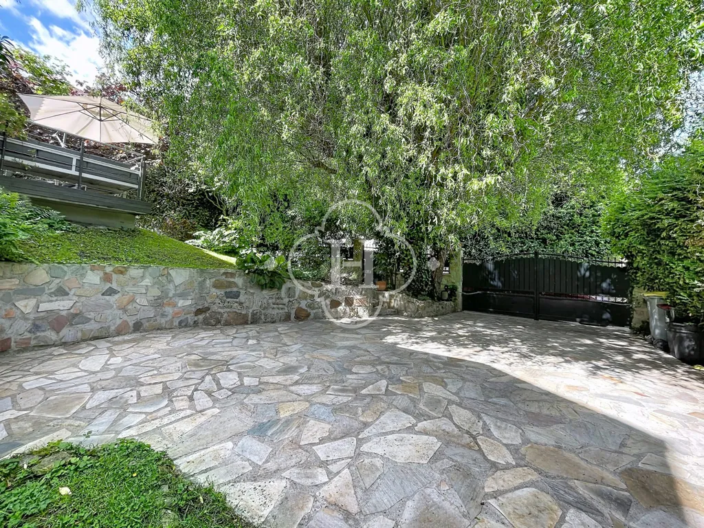 Terrass - Family House with Garden in Orgeval