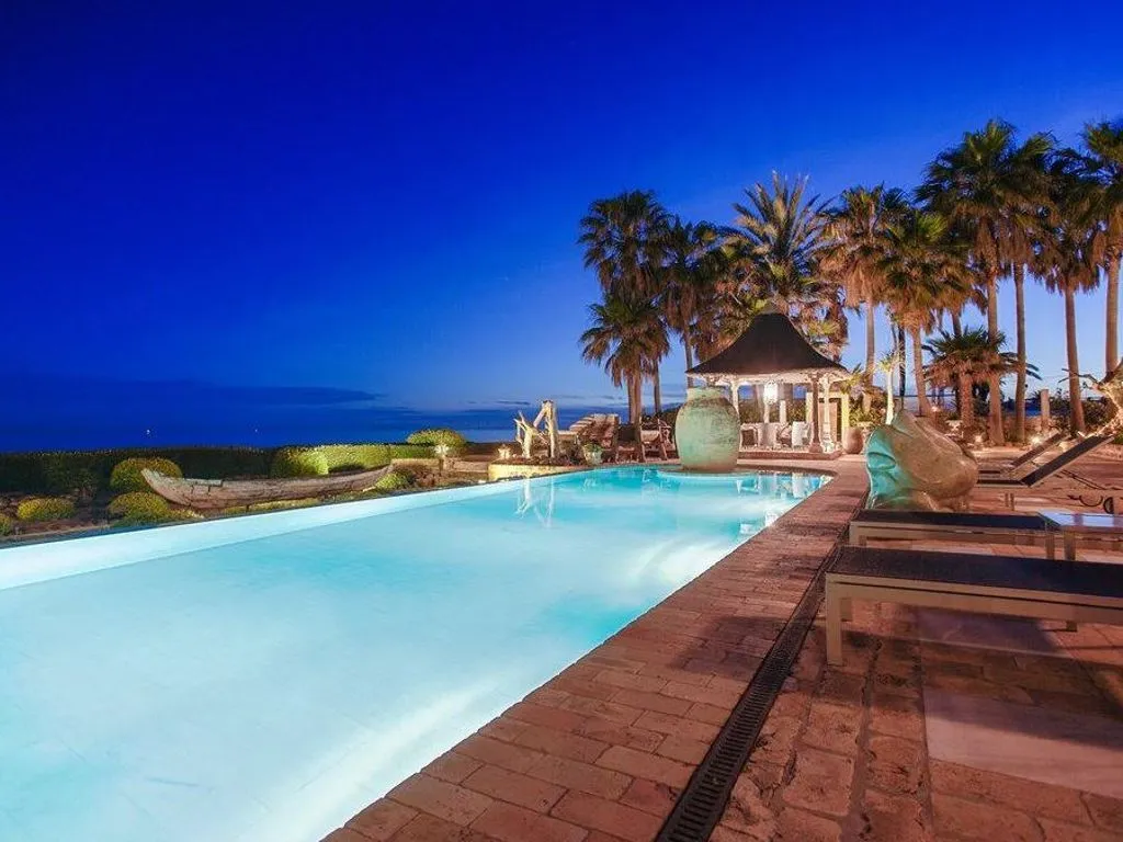 Bassein - Beachfront Villa with Spa in Los Monteros, Marbella