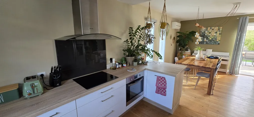 Kitchen - Villa with Pool and Garden in Candillargues