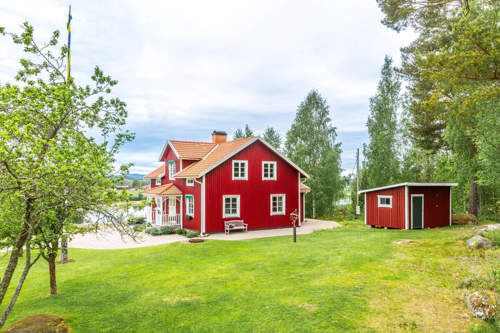 Extérieur - Charming House with Lake View in Röbjörkeby