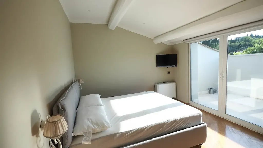 Chambres - Appartement 3 pièces à IT