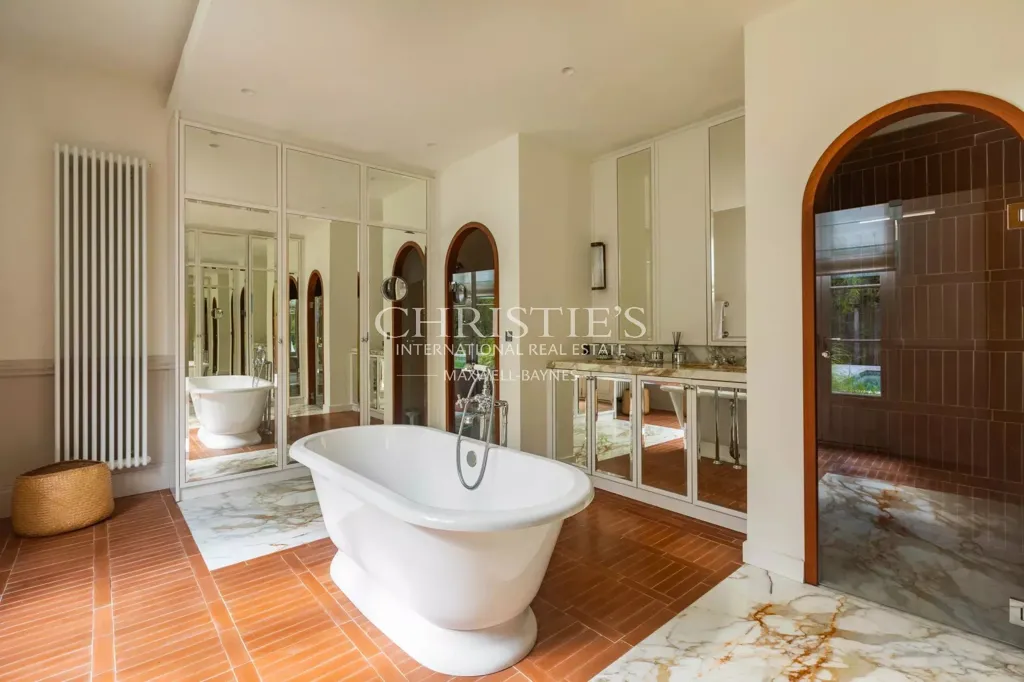Salles de bain - Maison en Pierre avec Piscine au Cœur de Caudéran