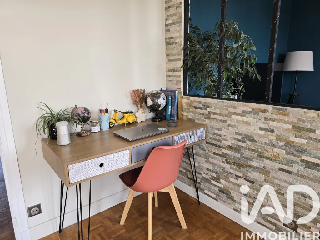 Bureau - Appartement avec balcon-terrasse à Orléans
