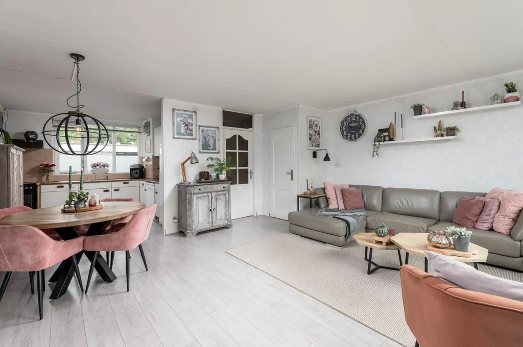Elutuba - Spacious 5-Bedroom House with Deep Garden in Almere