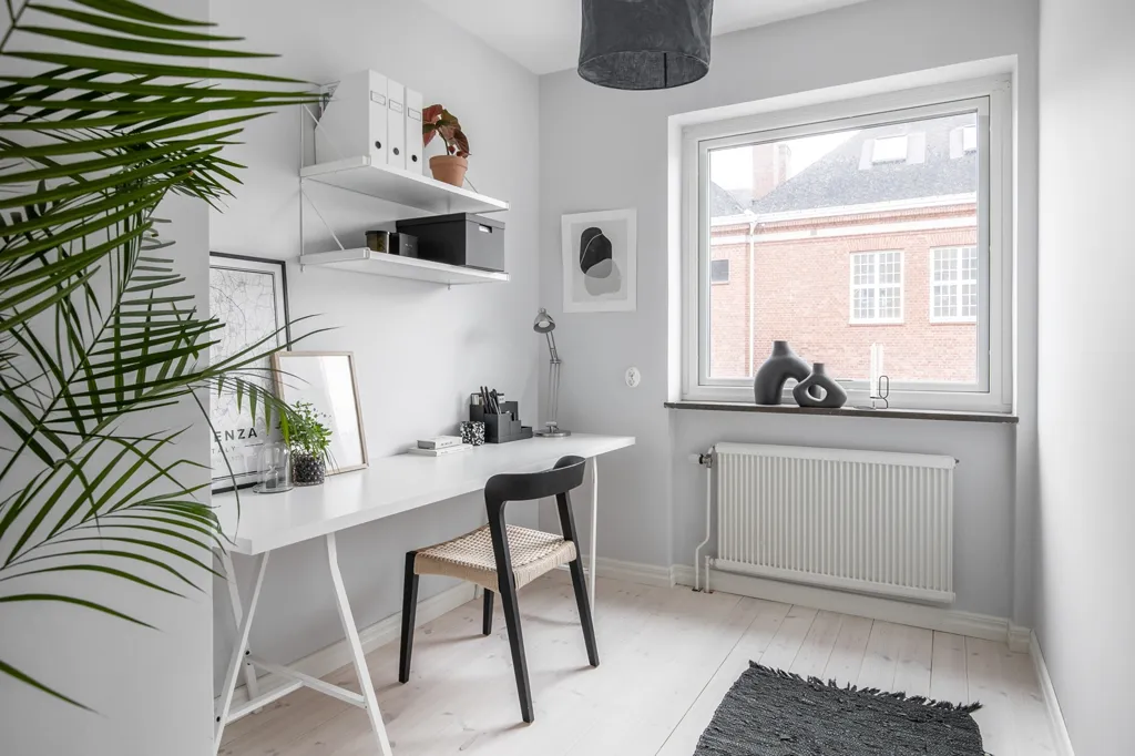 Bureau - Modern Apartment with Balcony in Western Location
