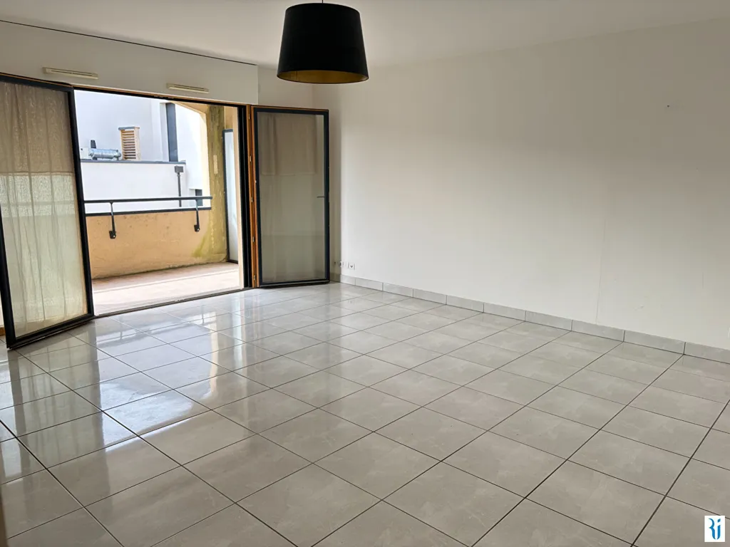 Rooms - Flat with Balcony in Le Mesnil Esnard