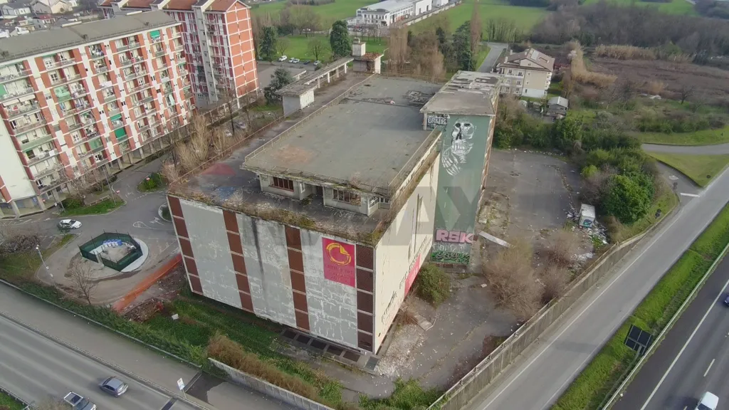Õhuvaade - Commercial Building with High Visibility on SS36, Desio
