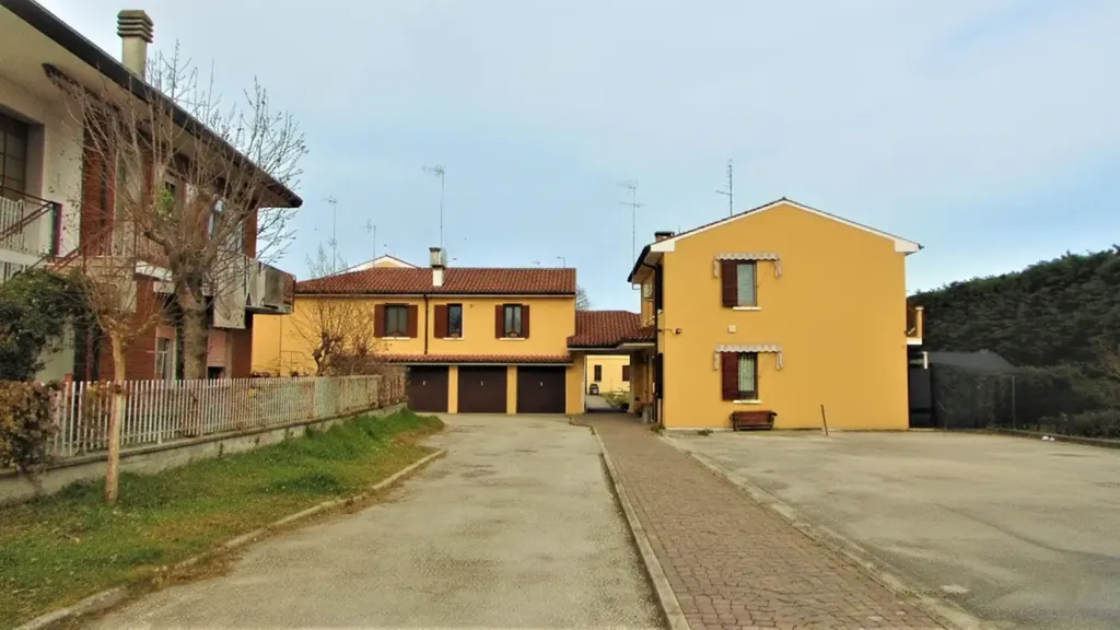 Välivaade - Spacious Three-Bedroom Apartment with Terrace in Adria