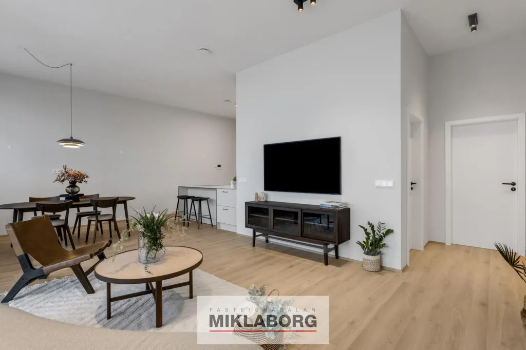 Elutuba - New Flat with Balcony in Hafnarbraut
