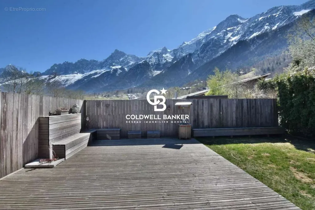 Terrass - Mixed-Use Property with South-Facing View in Les Houches