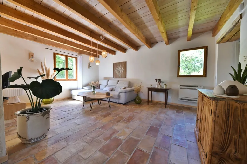 Séjour - Maison avec Piscine et Gîte à Uzès