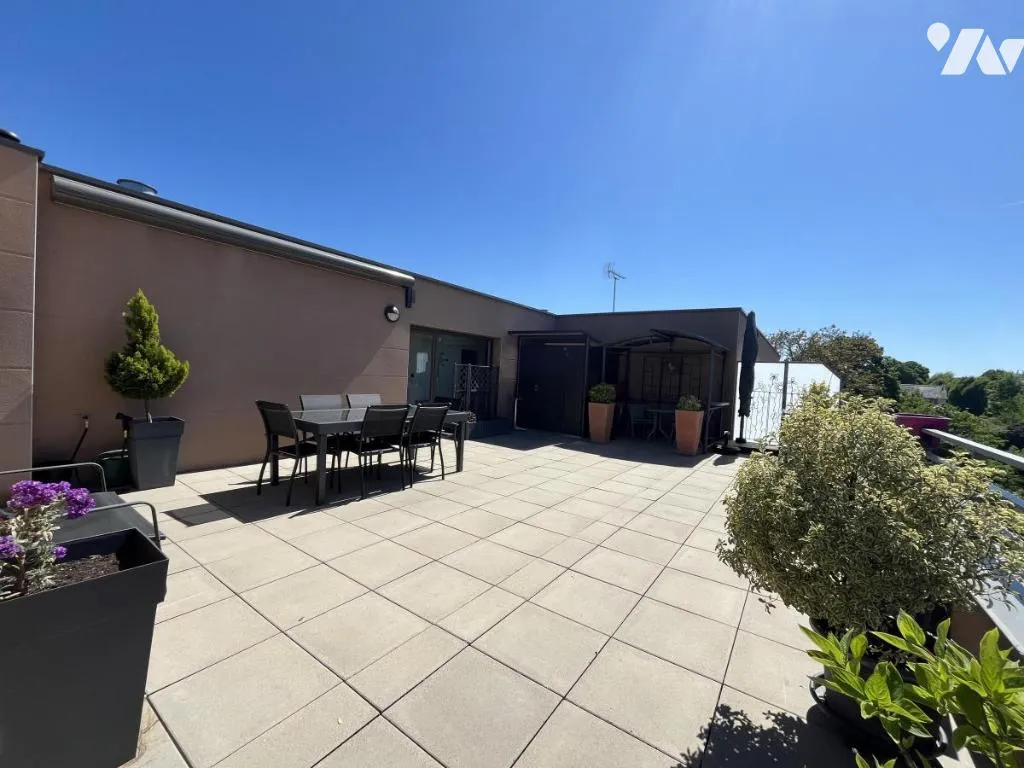 Terrass - Apartment with Large Terrace in Cormontreuil