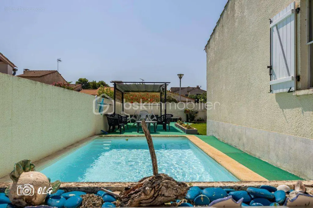 Piscine - Villa avec Studio Indépendant à Lansargues