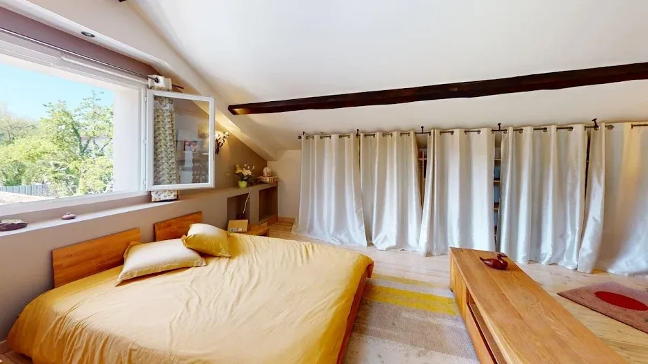 Chambres - Maison Rénovée avec Garage à Vaulx-en-Velin