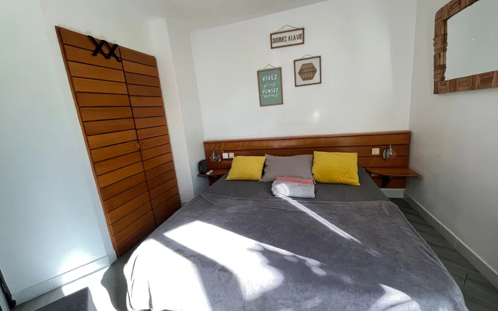 Chambres - Appartement Meublé avec Piscine à Saint-François