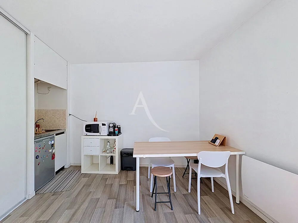 Salle à manger - Studio avec Vue sur la Maine à Reculée