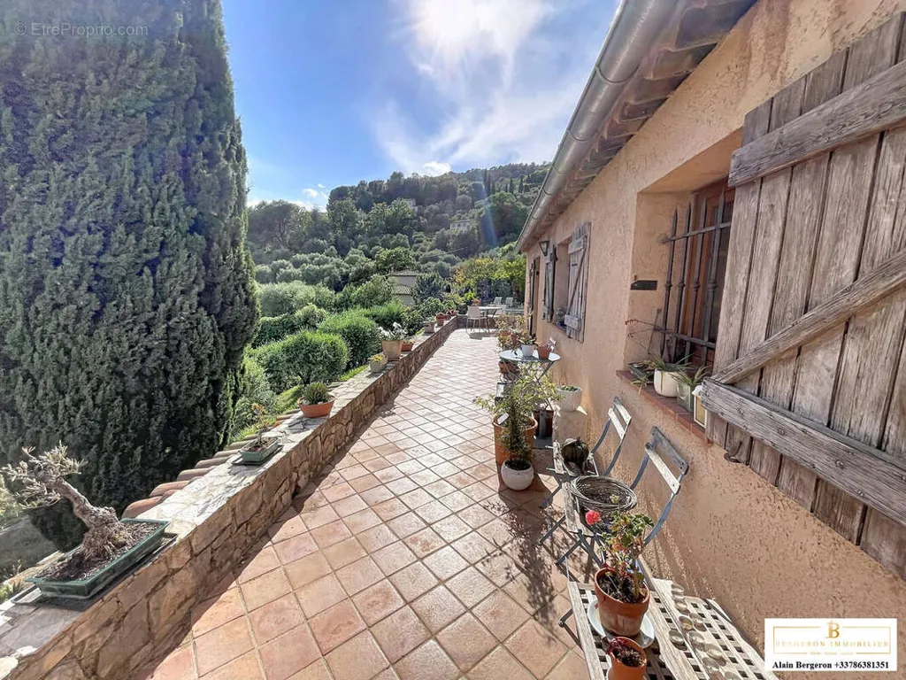 Terrasse - Maison de Caractère avec Vue Mer à Spéracèdes