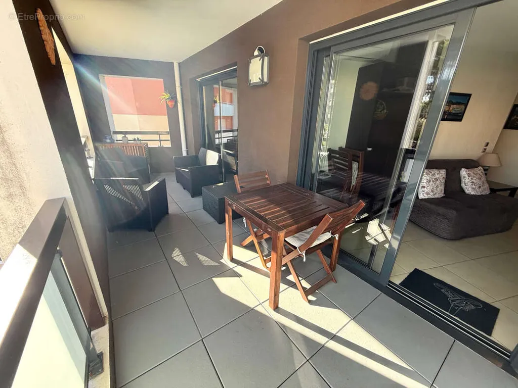 Balcon - Grand 2 Pièces avec Terrasse au Cœur de Cavalaire