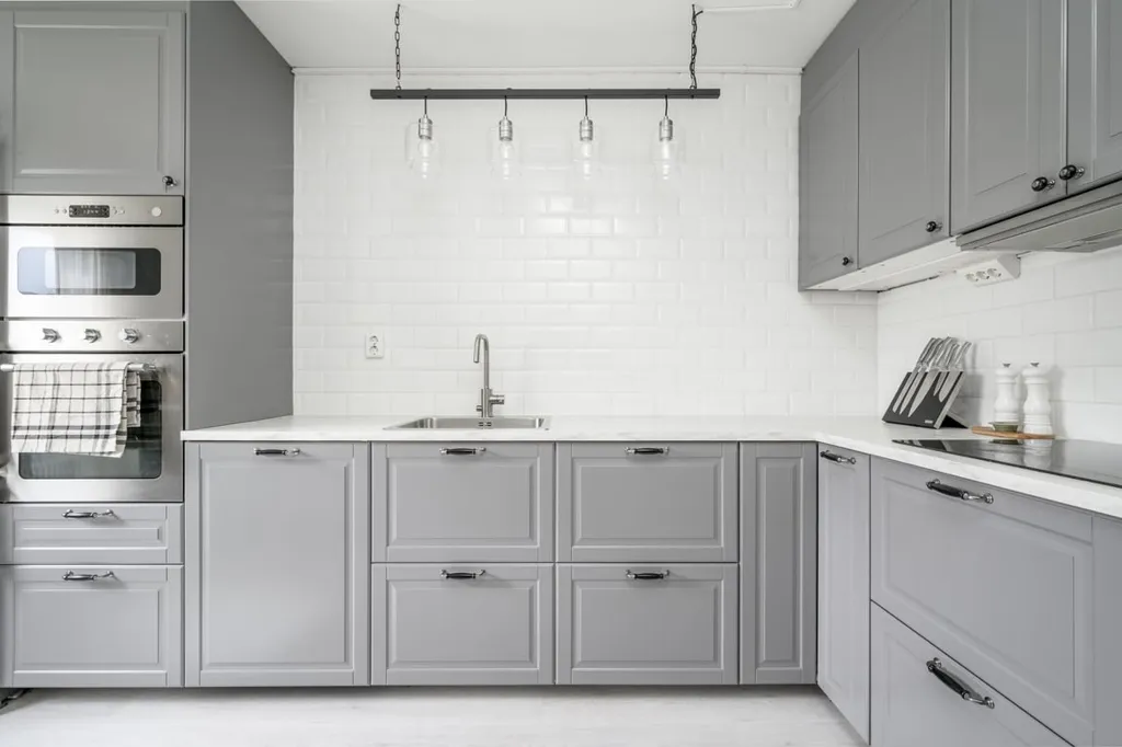 Cuisine - Modernised Flat with Glass Balcony in Central Location