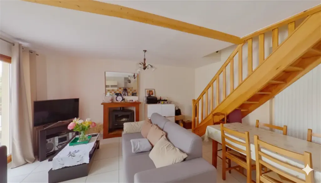 Séjour - Maison de 5 Pièces avec Cour Privée à Maisonneuve