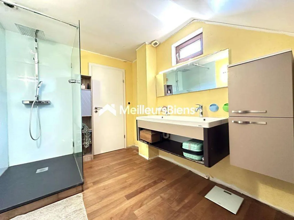 Salles de bain - Maison avec Extension Indépendante à Mondorff