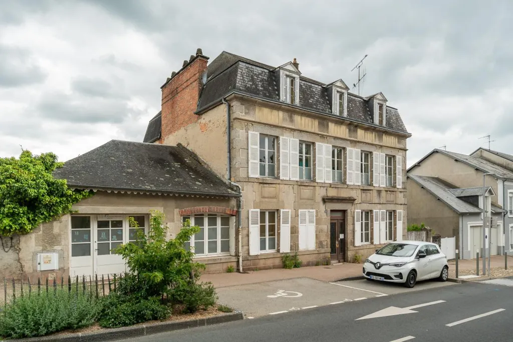 Extérieur - Maison de Bureau sur 4 Niveaux à La Souterraine