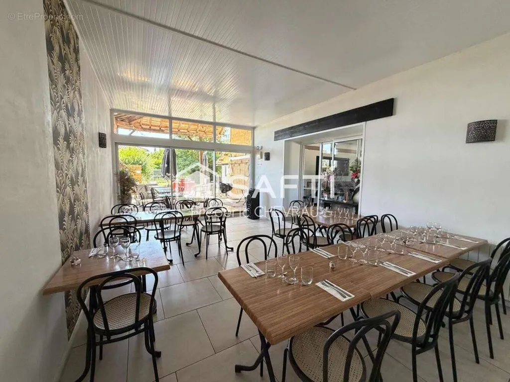 Salle à manger - Fonds de Commerce de Restaurant avec Terrasse à Saint-Cyr-sur-Menthon