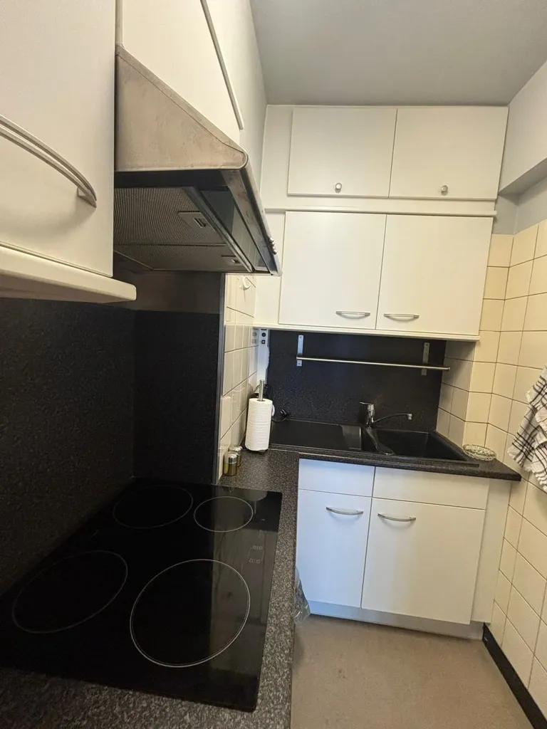 Köök - Partially Renovated Studio with Sea View in Oostende