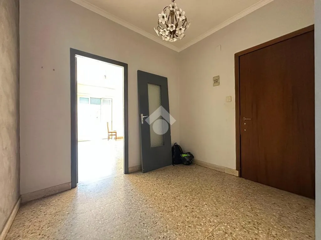 Esik - Bright Apartment with Balconies in Catania