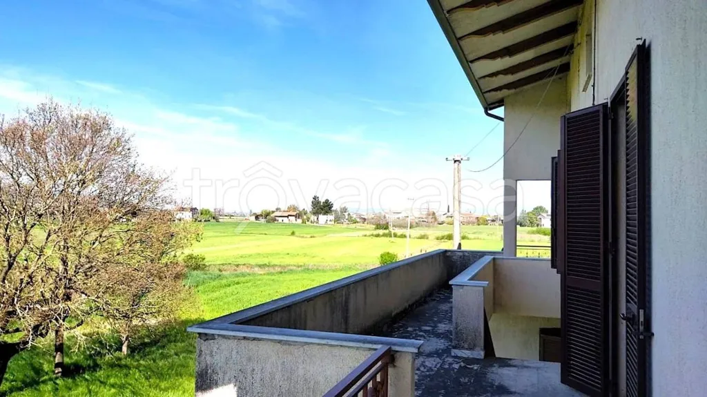 Balcony - Rustic House with Garden in Cannara