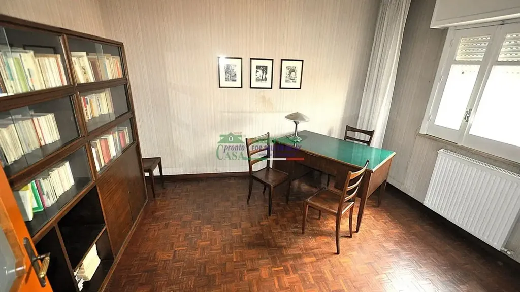 Bureau - Apartment with Perimeter Balcony in Ragusa