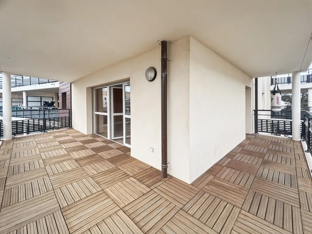 Terrace - Bright T4 Flat with Terrace in Ferney-Voltaire