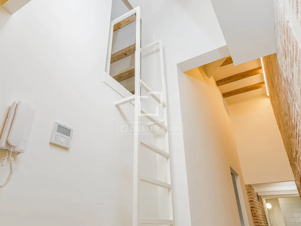 Pièces - Renovated Apartment with Mezzanine in Eixample, Barcelona