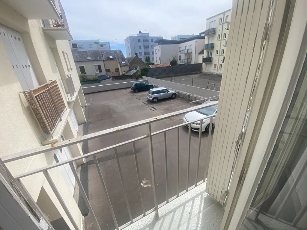 Balcon - Studio Meublé avec Ascenseur et Parking à Paris