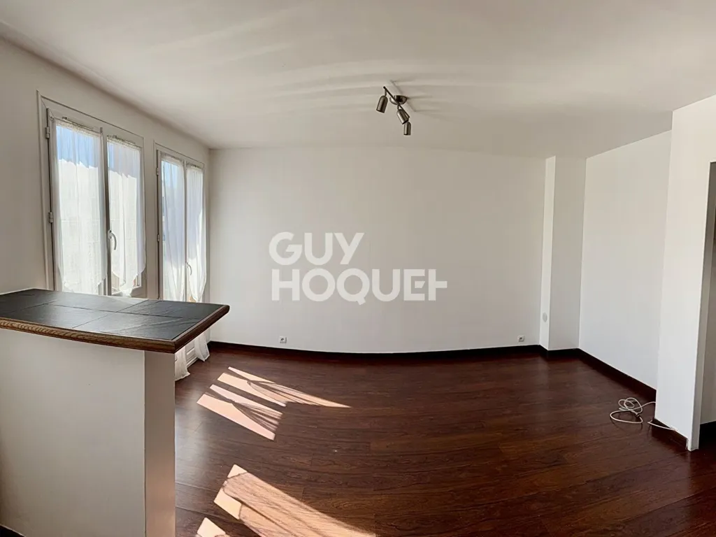Séjour - Appartement Familial avec Balcon à Clamart