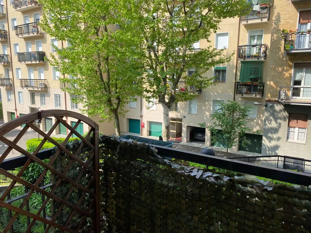 Balcon - First Floor Flat with Balcony in Milan South