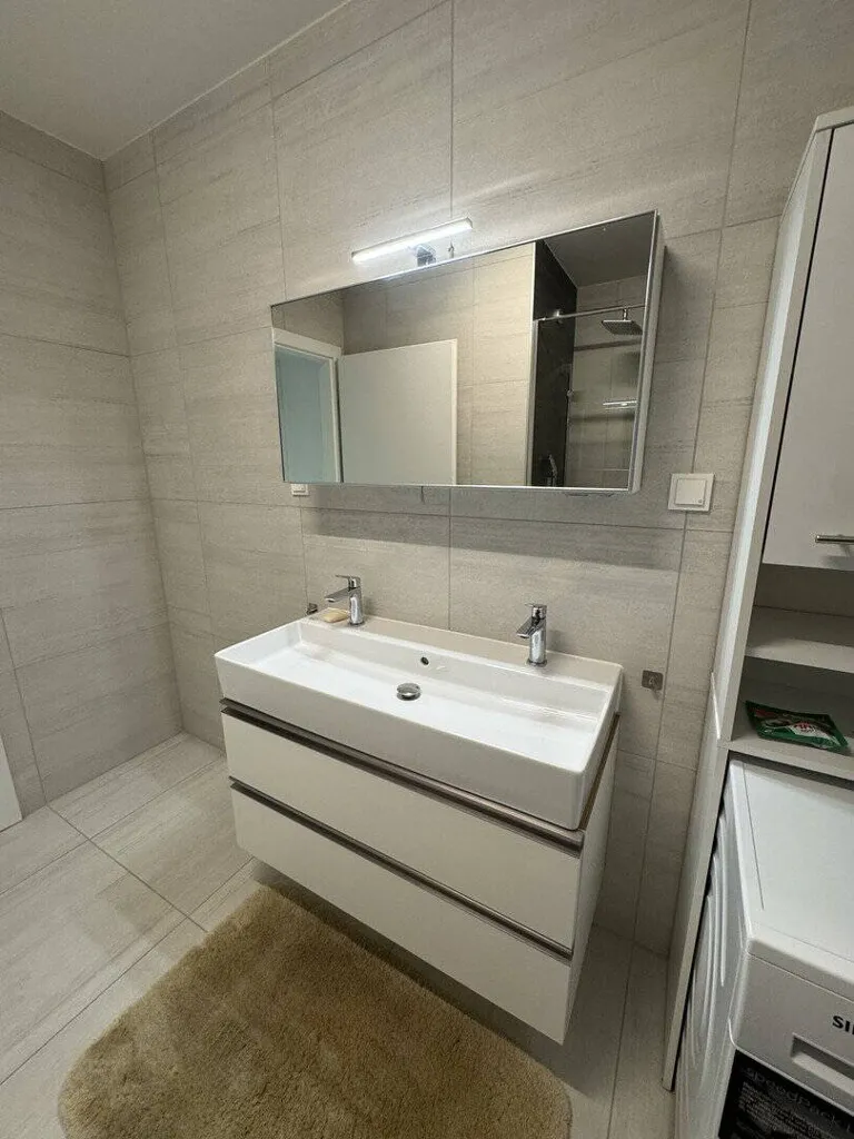 Salles de bain - Furnished Apartment with Loggia in U1 Vicinity